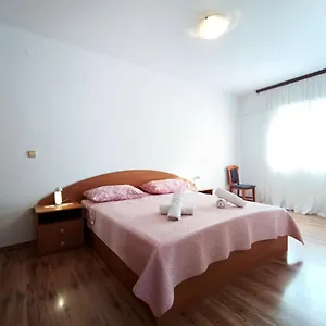 https://apartments-jelovac.in-istria.net